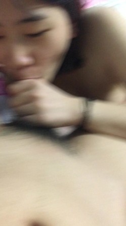 高颜值情侣家中做爱，超会吃鸡，无套艹逼！ 截图4