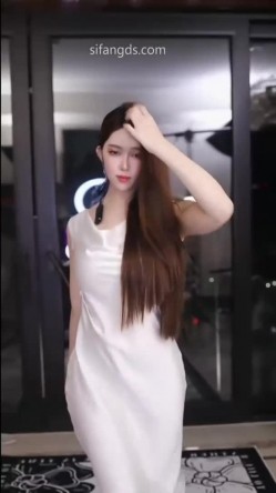 抖音极品少妇【海琴烟】九头身美女，裸舞诱惑，道具自慰高潮，喜欢大长腿闻大屁眼子的不可错过 截图15