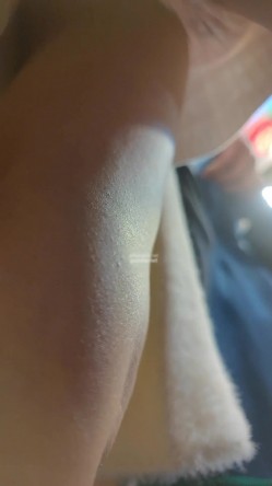 大神尾随偷拍美女裙底风光 ️碎花裙眼镜妹逛街透明丝袜薄内性感可爱+超极品美女包臀裙水晶高跟鞋粉色X感窄内 截图2