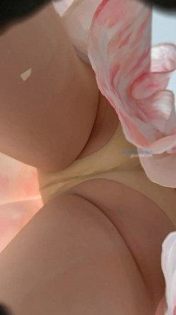 大神尾随偷拍美女裙底风光 ️碎花裙眼镜妹逛街透明丝袜薄内性感可爱+超极品美女包臀裙水晶高跟鞋粉色X感窄内 截图10