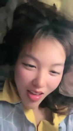 极品人妻！【果味果冻】男人熟睡后，偷偷播脱光光，相当哇塞，牛逼，也不怕老公醒来揍她，刺激 截图4