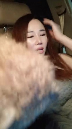 大哥配大嫂互动激情野战啪啪，全程露脸听狼友指挥，口交大鸡巴，让大哥后入玩着骚奶子爆草抽插 截图12