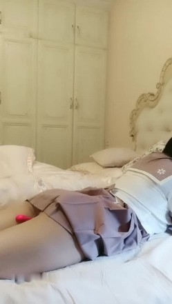 高颜值长相清纯妹子【怡洋小师妹】露奶跳蛋自慰，掰开逼逼近距离特写 截图5