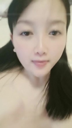 高颜值长相清纯妹子【怡洋小师妹】露奶跳蛋自慰，掰开逼逼近距离特写 截图11