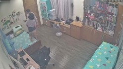 黑客破解家庭网络摄像头偷拍白领夫妻想找网友换妻做爱一边自拍留念一边和网友分享 截图4