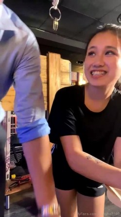 泡良大神性爱救火队「偷妳Tony」OF日常约炮露脸私拍 众多良家学生模特网红拜倒在炮王牛仔裤下 截图6