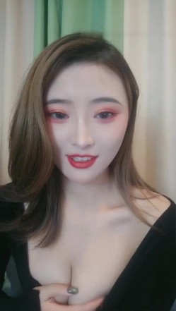高颜值苗条白虎妹子双人啪啪 沙发上后入猛操搞完再用按摩器震动逼逼 截图1
