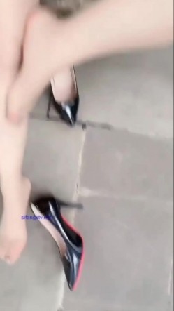 快手颜值骚少妇【文嫂夫人】黑丝假屌自慰，淫语调教，户外露出，户外自慰 截图12