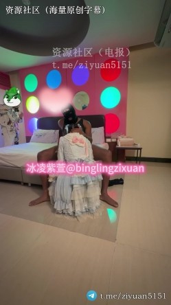 媚黑绿帽淫妻「冰凌紫萱」190黑人爆操爆肏媚黑小女友，贴好媚黑中出淫纹，20CM黑长吊深入子宫按住小腹高速打桩无套内射 截图1