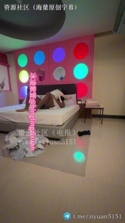 媚黑绿帽淫妻「冰凌紫萱」190黑人爆操爆肏媚黑小女友，贴好媚黑中出淫纹，20CM黑长吊深入子宫按住小腹高速打桩无套内射 截图14