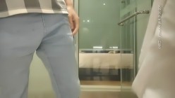 一屌探花_返场啪啪极品美腿颜值妹，蹲着舔屌在床边开操，后入侧入表情清晰可见 截图3