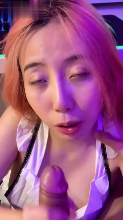 极品网红美少女，口活男友，活灵活现的嘴巴 吧唧吧唧口，渴望吃精液吞精！ 截图1