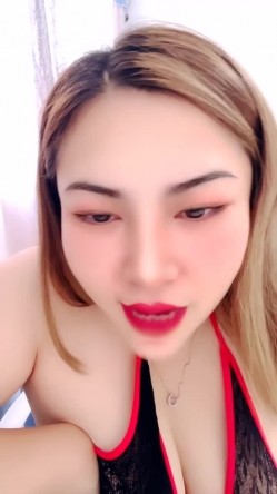 超淫荡肥坦大奶牛熟女『柚酱的小草莓』情趣道具自慰骚逼喷水奶子能拖地 截图6