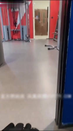 大二极品学妹在健身房口爆吞精~这身材太哇塞啦~口活更是没得说，口得让人飘飘欲仙，真的太舒服啦！ 截图4