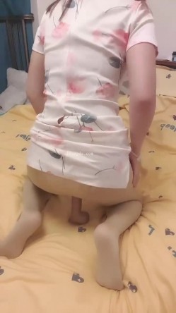 快手丝足熟女【辣菇凉三姐】双女诱惑露脸发骚勾引粉丝，各种服装尽饱眼福 截图14