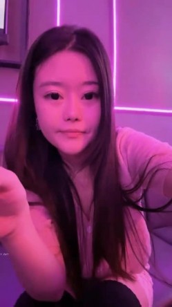 真实KTV淫乱~【桃奶木香奈】勾搭陪唱帅哥~卫生间大秀 截图4