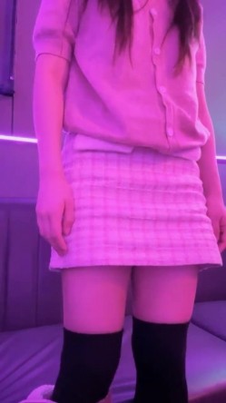 真实KTV淫乱~【桃奶木香奈】勾搭陪唱帅哥~卫生间大秀 截图7