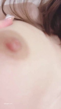 顶级女神 简美炸【甜腻小喵M】带跑友回家被操内射 爽爆了 截图11