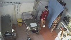 稀有黑客破解医院妇产科监控摄像头完美正面角度高清偷拍几个孕妇 最美年轻孕妇 阴蒂清晰可见 截图8