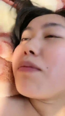 邻家小妹，19岁，颜值相当不错，【不是甜妹好烦啊】，表面是乖乖女，实际上很饥渴 深喉吃鸡被操 截图15