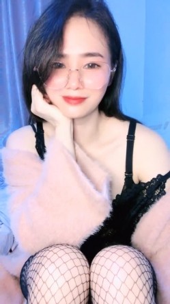 核弹！极品骚娘们【冷艳小妈】道具自慰~骚的很！西装黑丝，知性丽人，赞 截图5