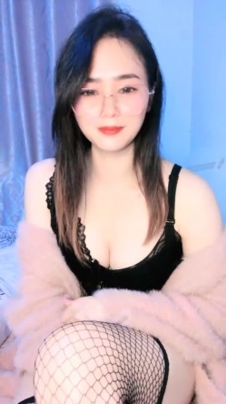 核弹！极品骚娘们【冷艳小妈】道具自慰~骚的很！西装黑丝，知性丽人，赞 截图11