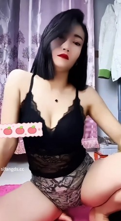 快手颜值少妇【媛猫儿】极品御姐榨精小鲜肉，好身材大长腿，足交圣体，逼肥奶圆 截图6