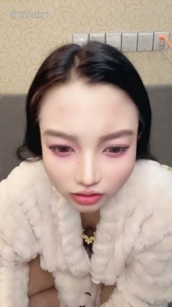 嫩妹【菲菲每天都饿】少女之心 携闺蜜一起 全裸自慰秀 极品身材大奶嫩穴 高能无尿点 截图9