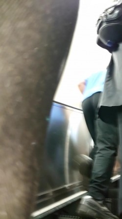 人妻熟女控必备！天生妖娆风骚脸淫荡骚妻【小愤青】露脸性爱自拍视图集，大白天街边车震居家各种啪啪相当反差 截图2