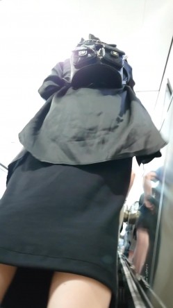 人妻熟女控必备！天生妖娆风骚脸淫荡骚妻【小愤青】露脸性爱自拍视图集，大白天街边车震居家各种啪啪相当反差 截图7