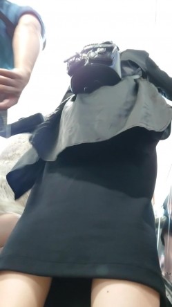 人妻熟女控必备！天生妖娆风骚脸淫荡骚妻【小愤青】露脸性爱自拍视图集，大白天街边车震居家各种啪啪相当反差 截图8
