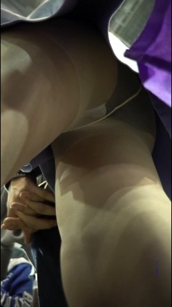 大神旅游景区一路走一路抄底众多的美女少妇眼界大开 截图6