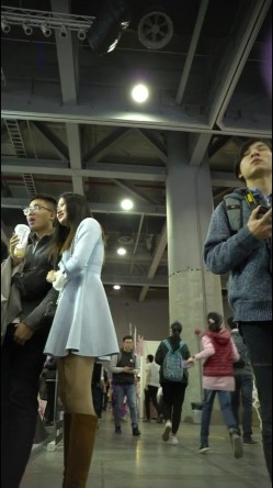 大神旅游景区一路走一路抄底众多的美女少妇眼界大开 截图14