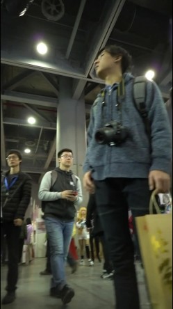 大神旅游景区一路走一路抄底众多的美女少妇眼界大开 截图16