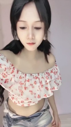顶级欲姐【小黄豆】颜值爆表，性感大长腿，裸舞自慰~真美 截图1