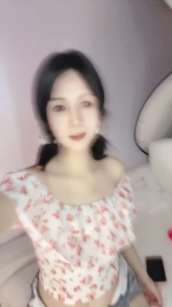 顶级欲姐【小黄豆】颜值爆表，性感大长腿，裸舞自慰~真美 截图3