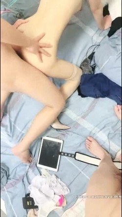 极品骚浪美少女【颜射颜射女神】蜂腰美臀女友的堕落 换装空姐制服和两个男同学玩3P 前怼后操叫的欢 高清源码录制 截图15
