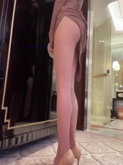 秀人视频 程程程 真空乳头凸点 无内B毛黑 洗澡湿身 截图12