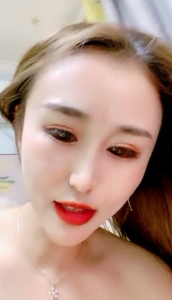 ️鱼儿 ️：老公用舌头舔我逼逼好吗，用舌尖舔我，啊啊啊白浆都给我震出来了，我就是欲求不满的女人怎么办，买黄瓜来插我！ 截图9