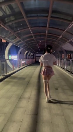 【年度最佳】颜值女神【晴宝】被多位金主包养泄密,第二弹 无论在哪里，什么时候做爱露出各式调教应有尽有 截图4
