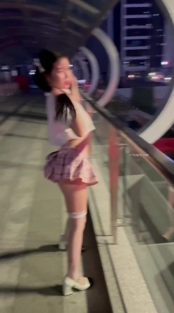 【年度最佳】颜值女神【晴宝】被多位金主包养泄密,第二弹 无论在哪里，什么时候做爱露出各式调教应有尽有 截图16