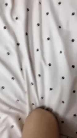 新人下海即被操！19岁的美少女，既有少女感 又有少妇感！虽然平胸，好在有一双美腿配黑丝 长相很甜 截图4