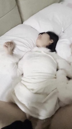清纯大奶子，乐队美少女露脸性爱自拍，脸穴同框中出内射 截图16