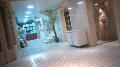 国内『温泉会所』贴脸偷拍沐浴更衣泳池戏水 超多美女良家少妇近距离接触 截图2