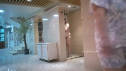 国内『温泉会所』贴脸偷拍沐浴更衣泳池戏水 超多美女良家少妇近距离接触 截图7