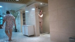 国内『温泉会所』贴脸偷拍沐浴更衣泳池戏水 超多美女良家少妇近距离接触 截图11
