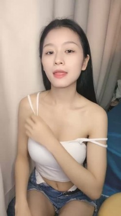 极品尤物性感女神！5小时激情不断！吊带小背心齐逼短裤，柔软奶子道具插穴，扶腰后入被炮友尽情蹂躏 截图1