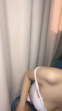 极品尤物性感女神！5小时激情不断！吊带小背心齐逼短裤，柔软奶子道具插穴，扶腰后入被炮友尽情蹂躏 截图3