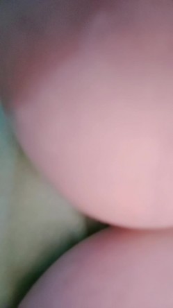 巨乳专场，这小嫂子的奶子简直无敌了，两奶子乳交把鸡巴都埋上了，口交大鸡巴大奶子唿脸，多体位爆草蹂躏 截图16