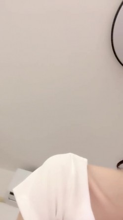 ️正宗大学生宿舍直播【困困兔】道具狂插流白浆，眼镜妹，室友睡着偷偷脱光，身材不错诱人 截图4
